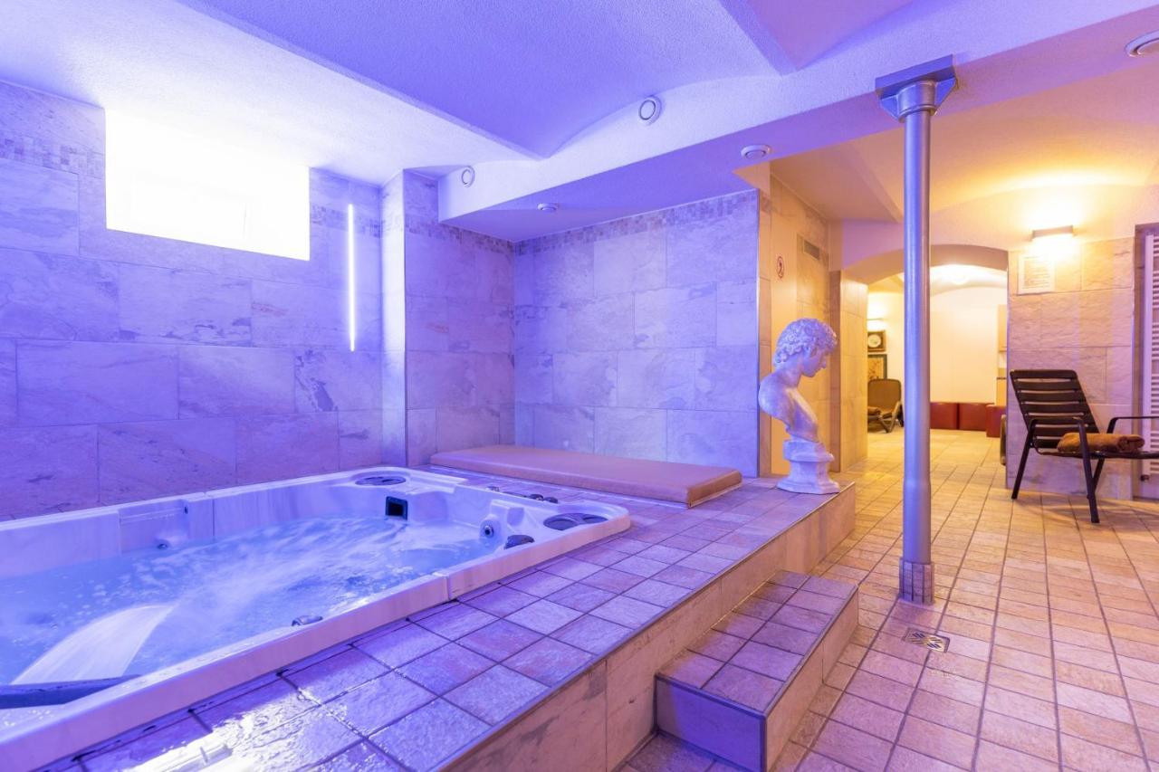 Active & Wellness Hotel Subterra Ostrov  Extérieur photo