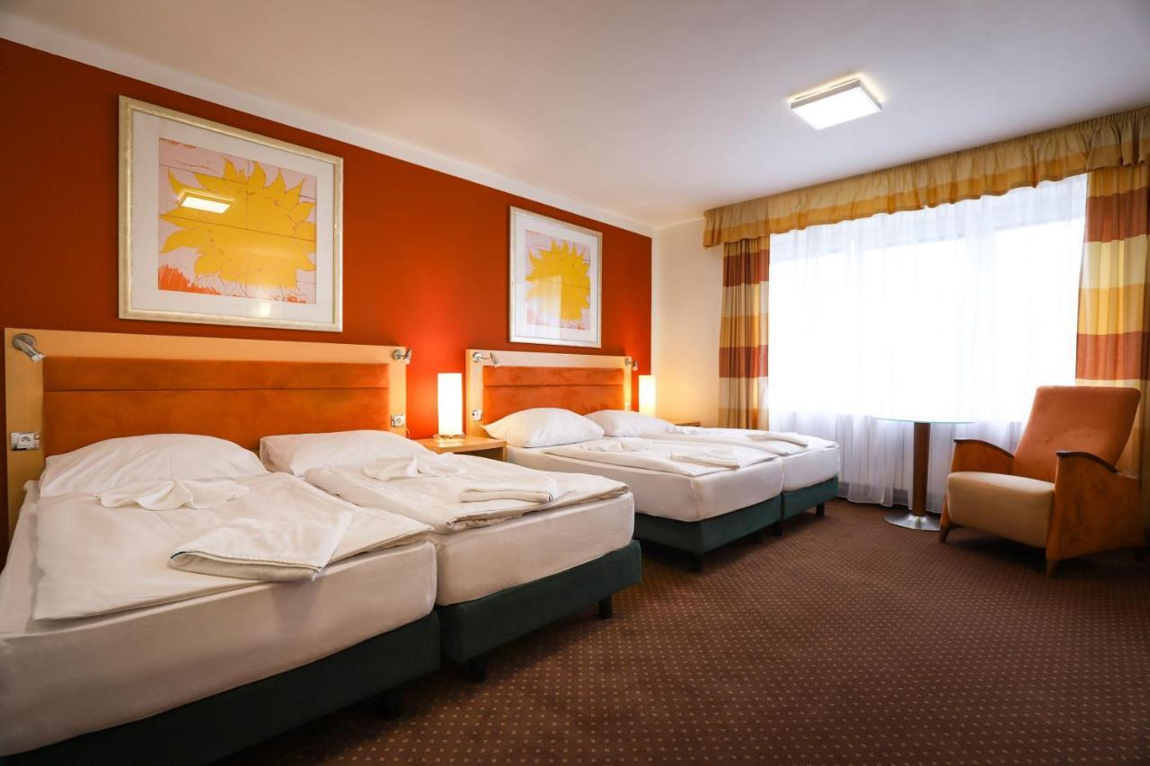 Active & Wellness Hotel Subterra Ostrov  Extérieur photo