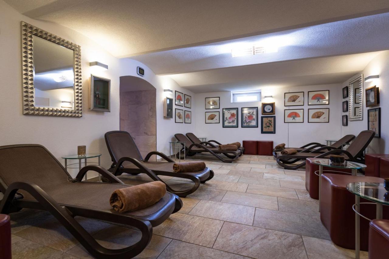 Active & Wellness Hotel Subterra Ostrov  Extérieur photo