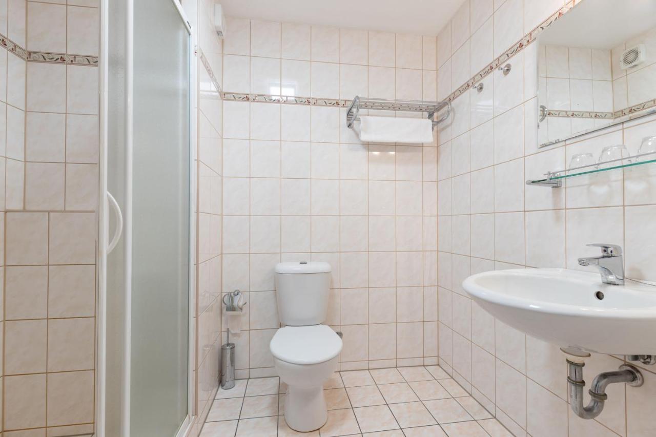 Active & Wellness Hotel Subterra Ostrov  Extérieur photo