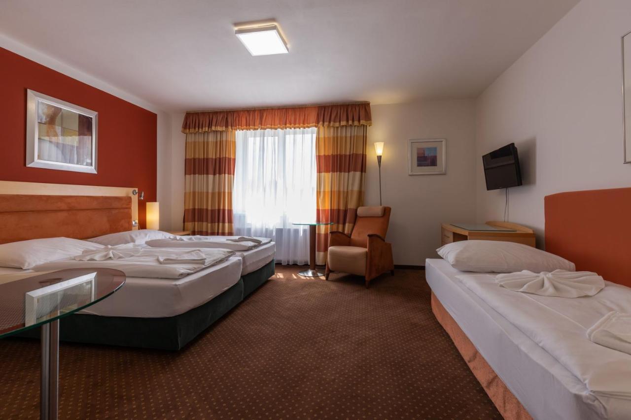 Active & Wellness Hotel Subterra Ostrov  Extérieur photo