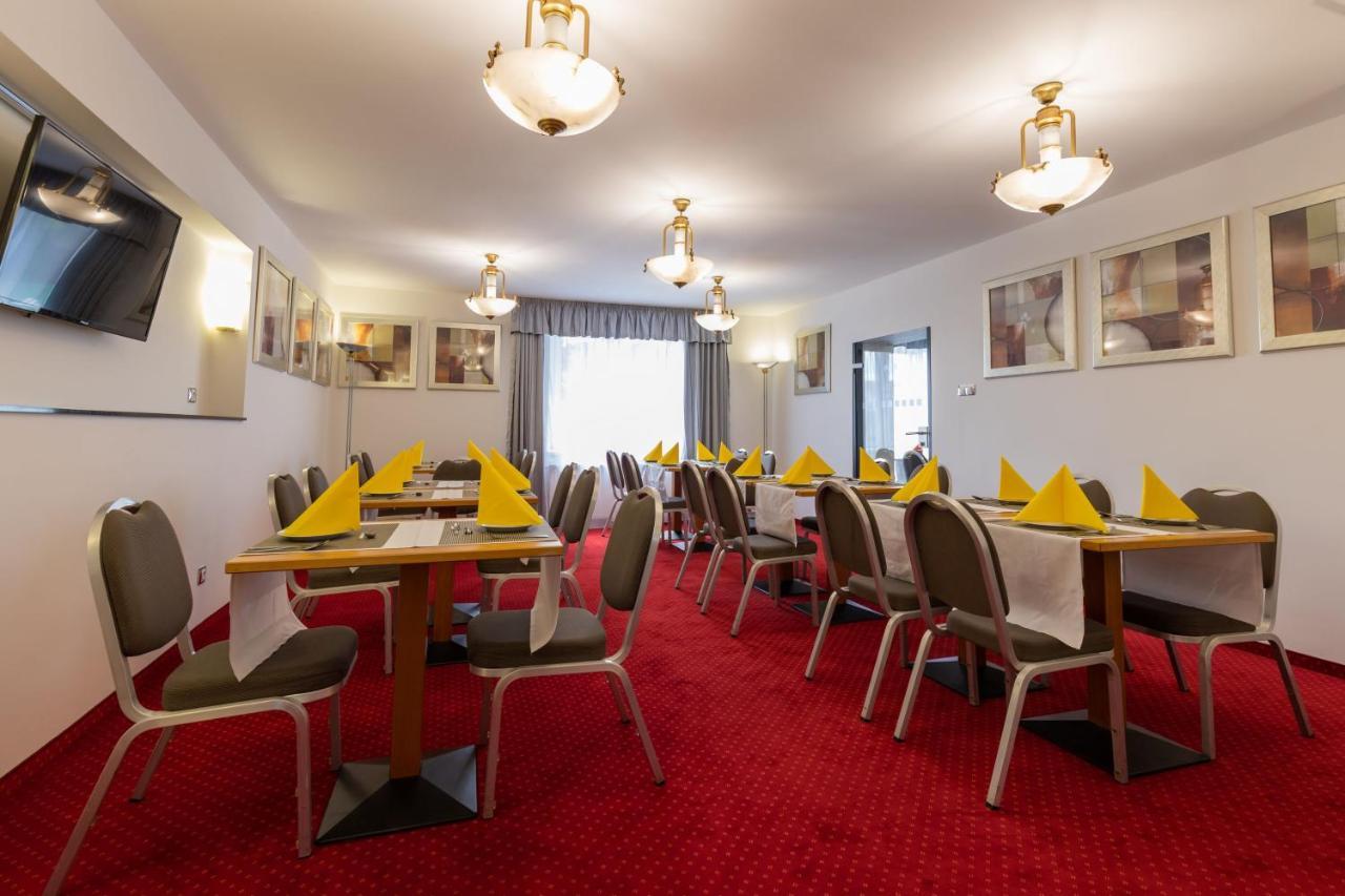 Active & Wellness Hotel Subterra Ostrov  Extérieur photo