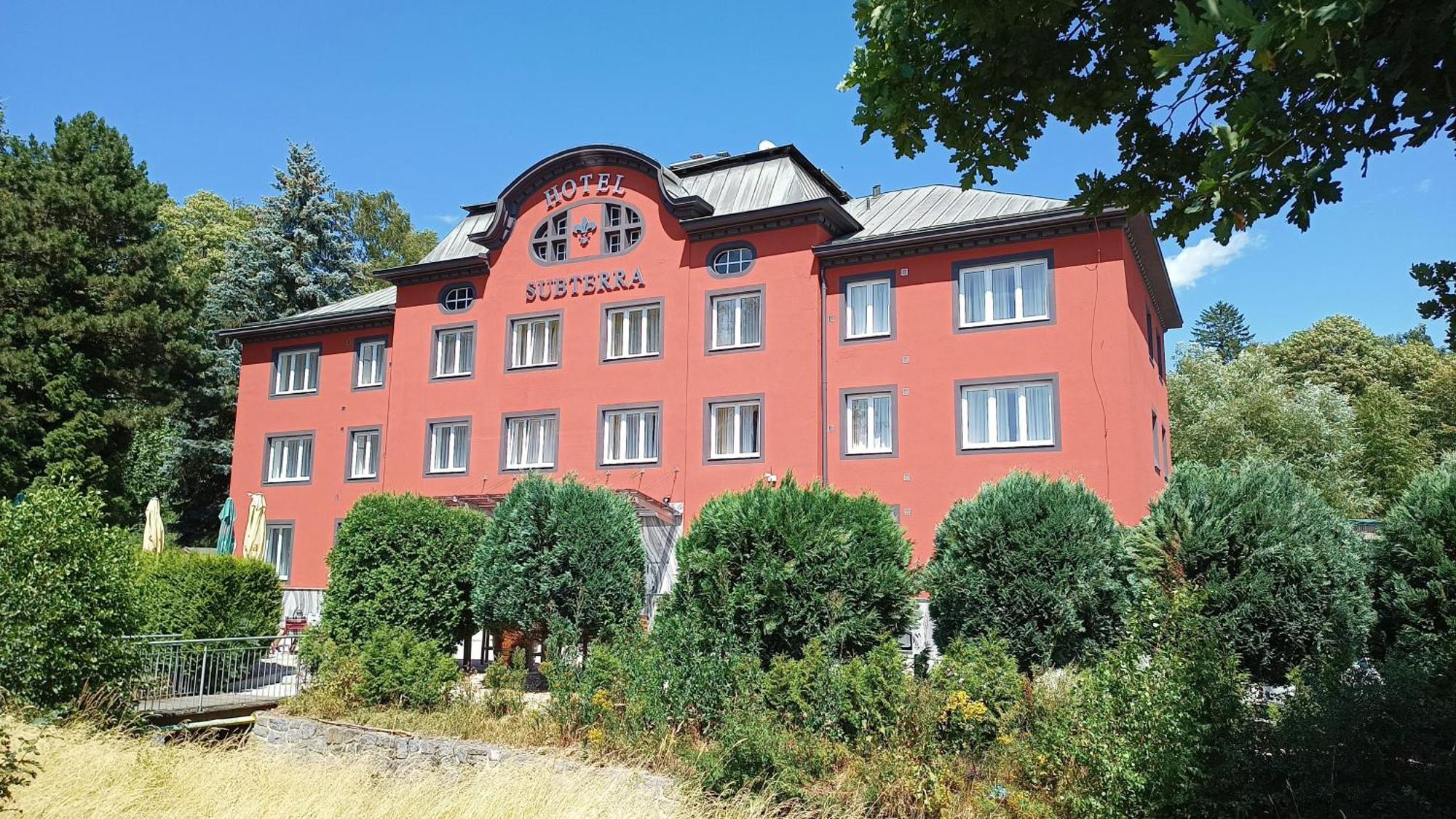 Active & Wellness Hotel Subterra Ostrov  Extérieur photo