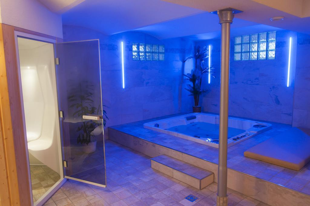 Active & Wellness Hotel Subterra Ostrov  Extérieur photo