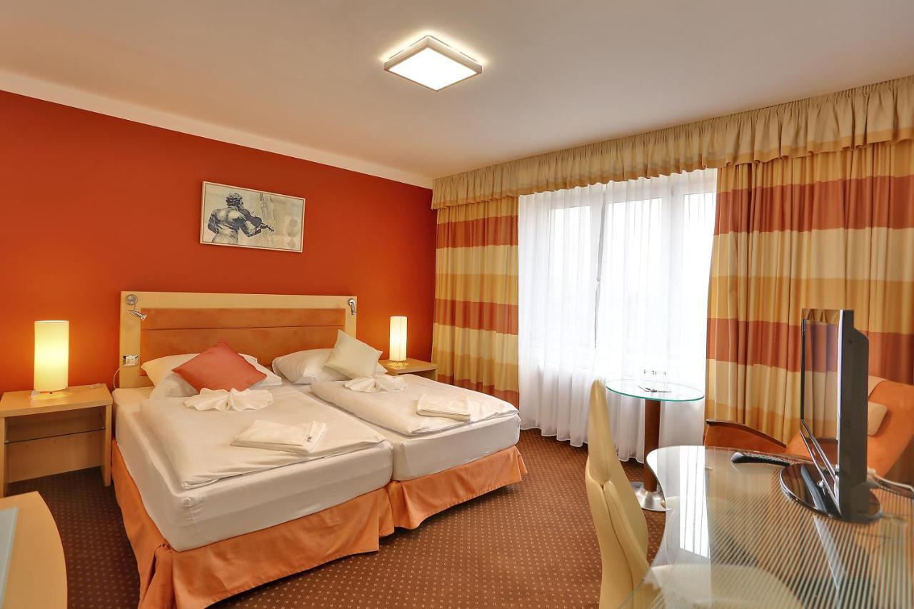 Active & Wellness Hotel Subterra Ostrov  Extérieur photo