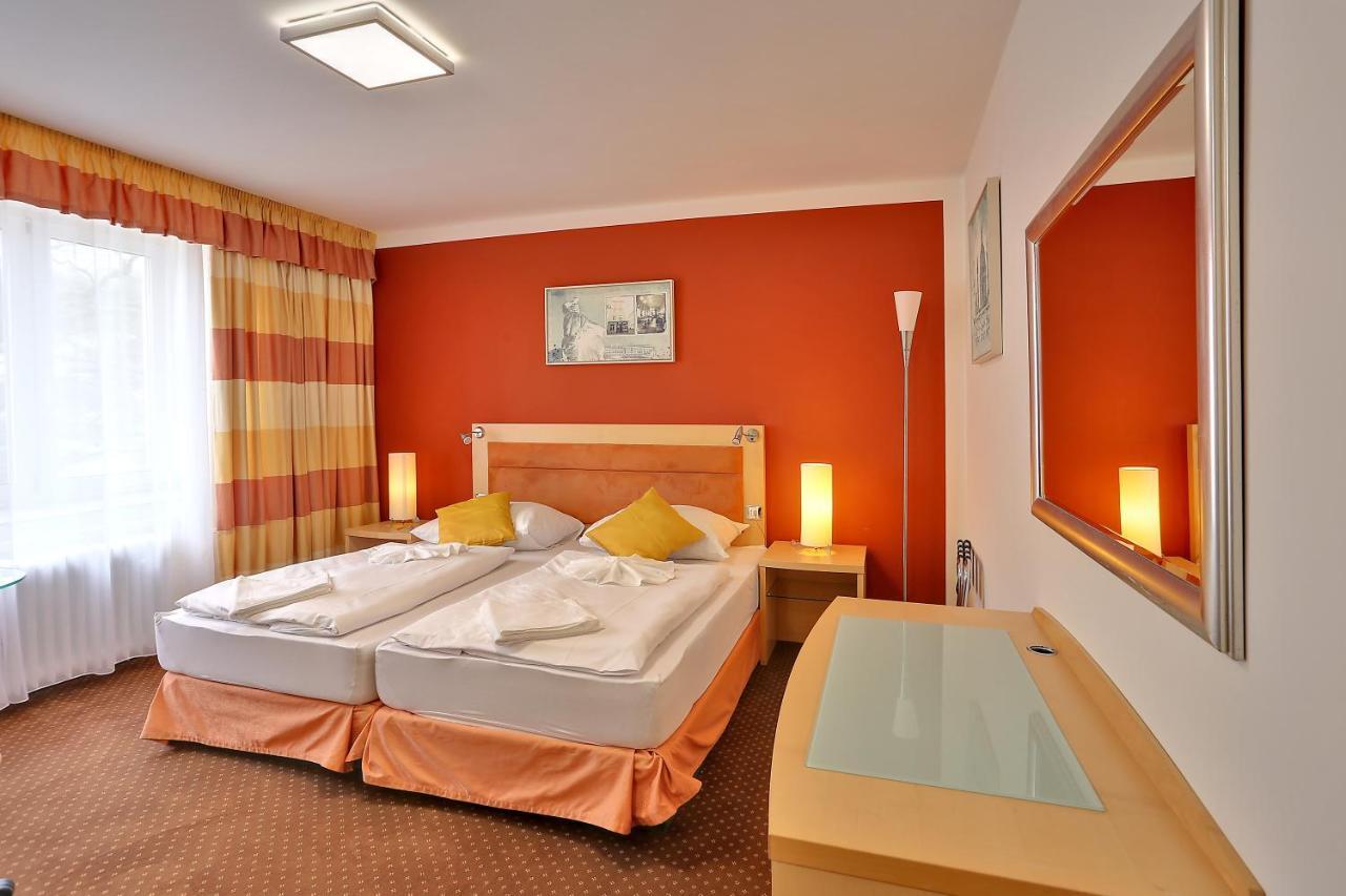 Active & Wellness Hotel Subterra Ostrov  Extérieur photo